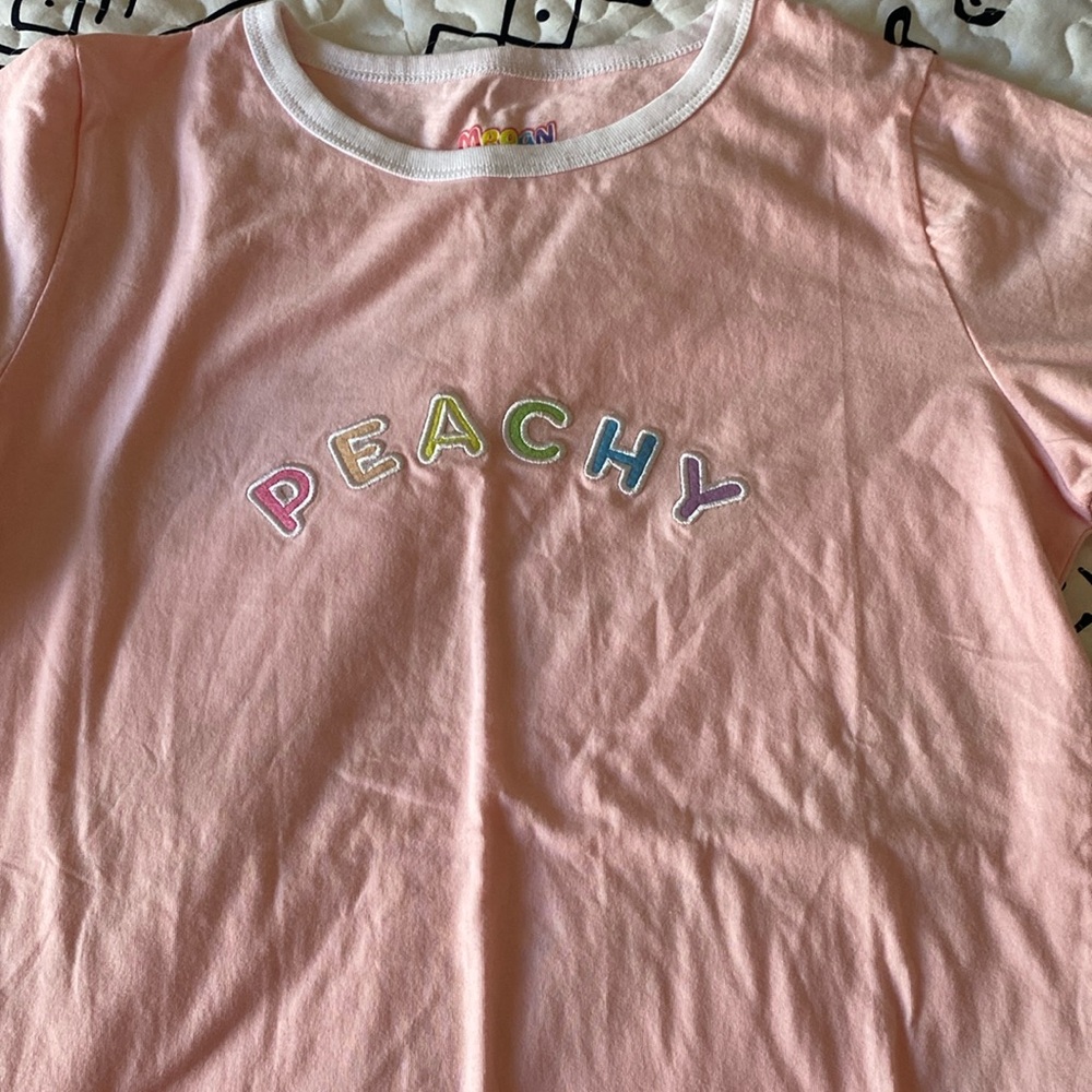 Megan Plays T-shirt - Picture 2 of 5
